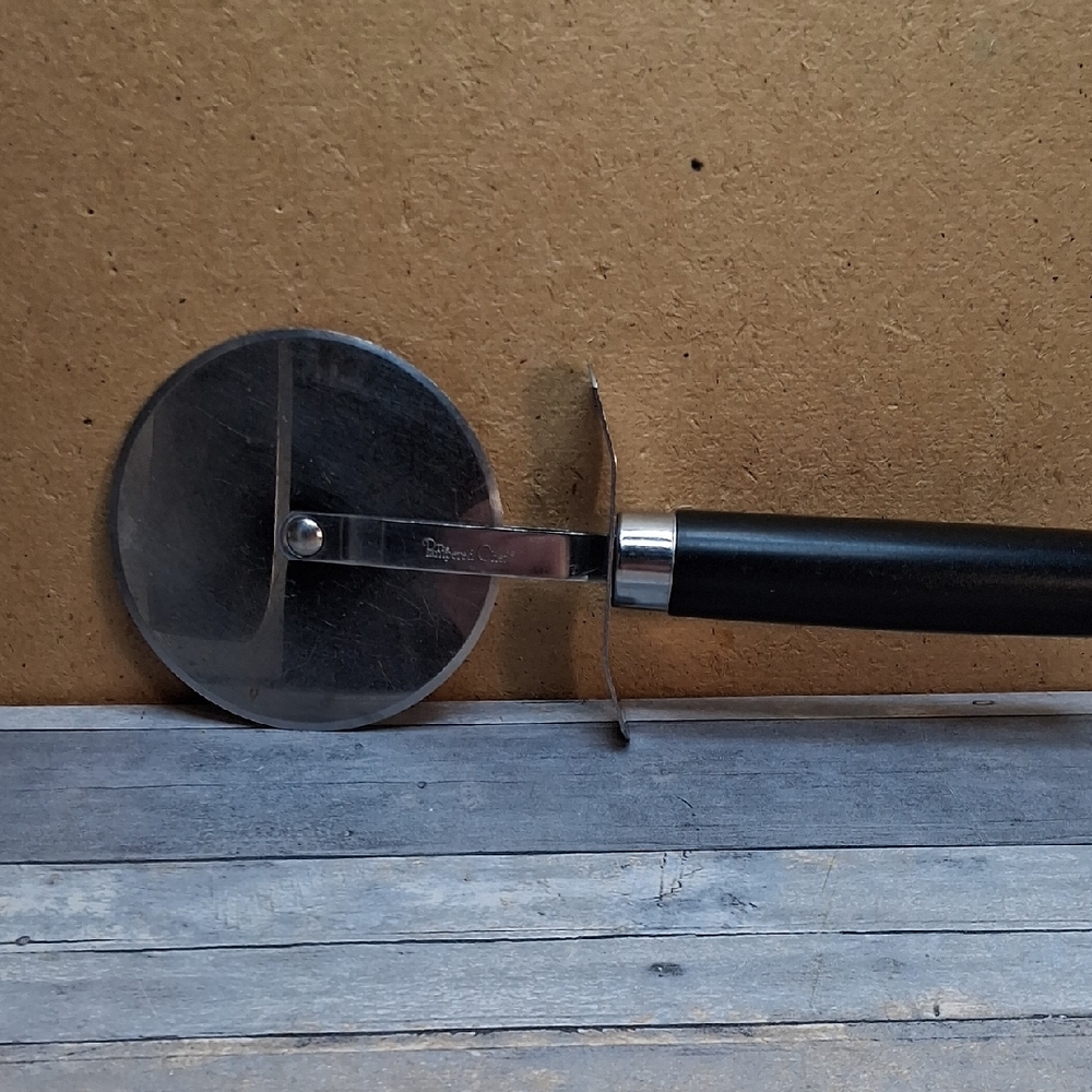 Pampered Chef Silver Pizza Cutter with Black Handle